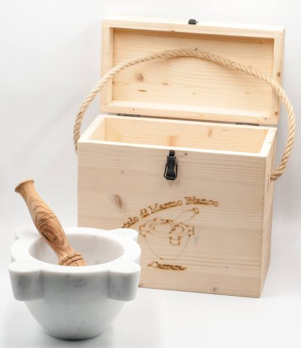 White Carrara marble mortar with oilwood pestle and wooden box, "Extra", 20 cm